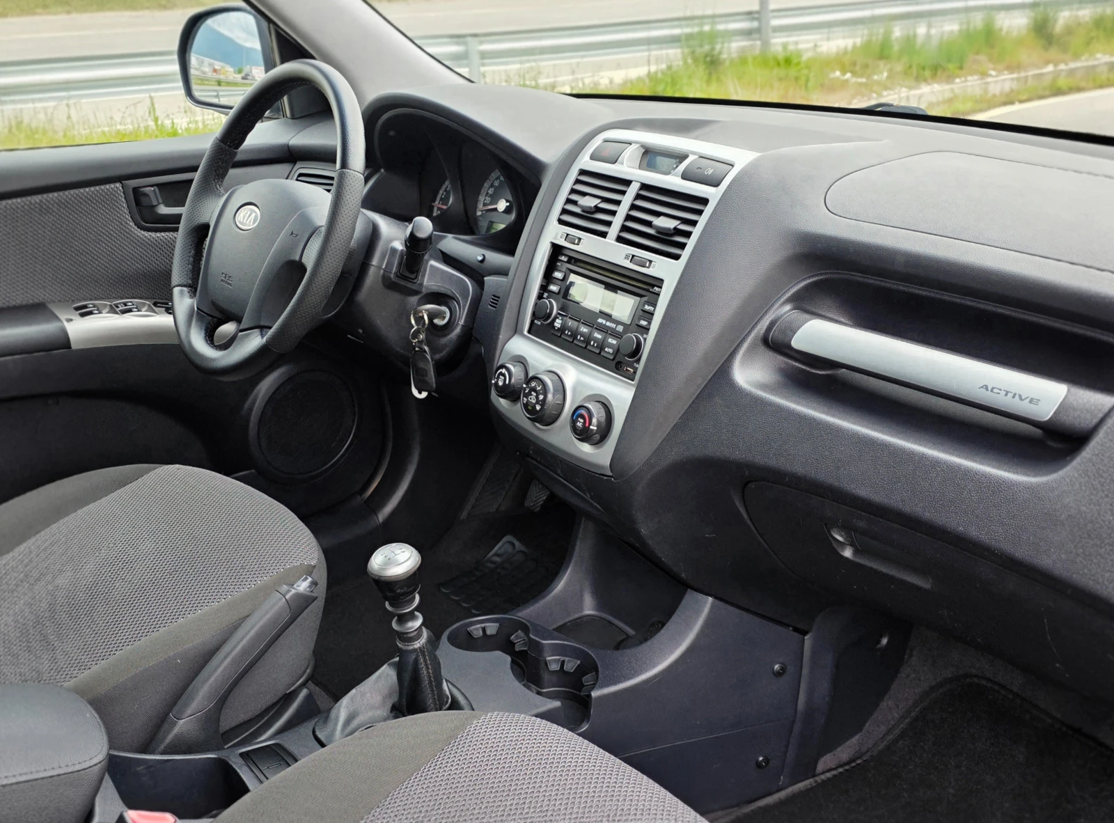 Kia Sportage 2.0CRDI 140ks 4WD 141000km !!!, снимка 8 - Автомобили и джипове - 54496474