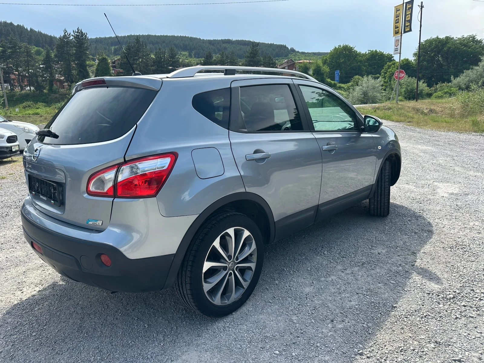 Nissan Qashqai 1.5dci-110k.s., снимка 4 - Автомобили и джипове - 54854902