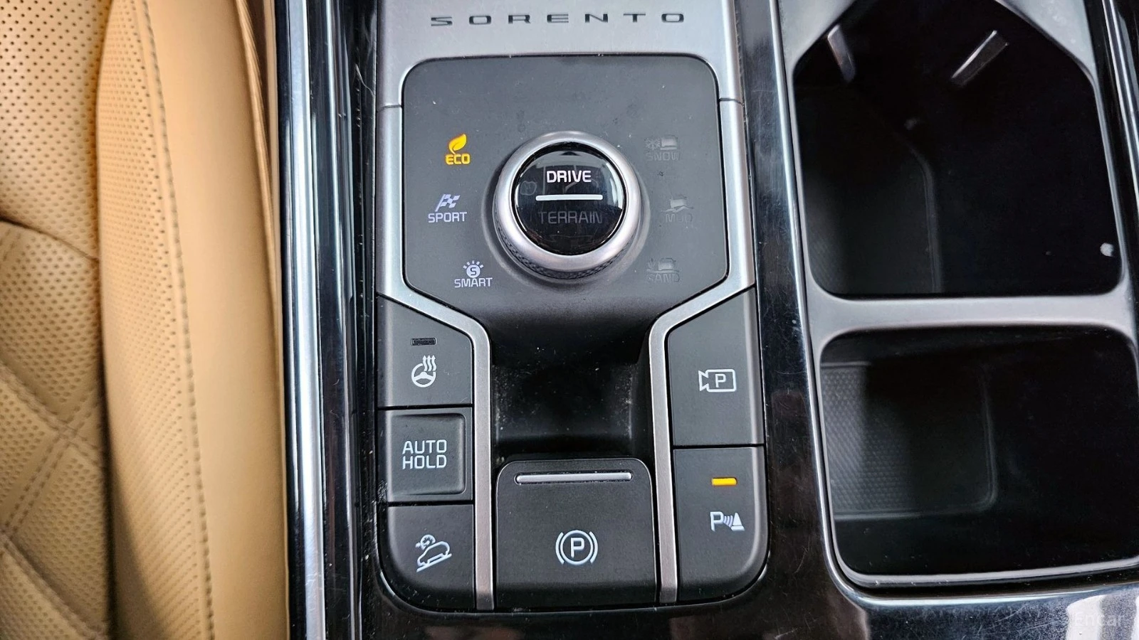 Kia Sorento SIGNATURE* HYBRID* 4x4* 360* DISTRO* LANE* ОБДУХ, снимка 15 - Автомобили и джипове - 55442190