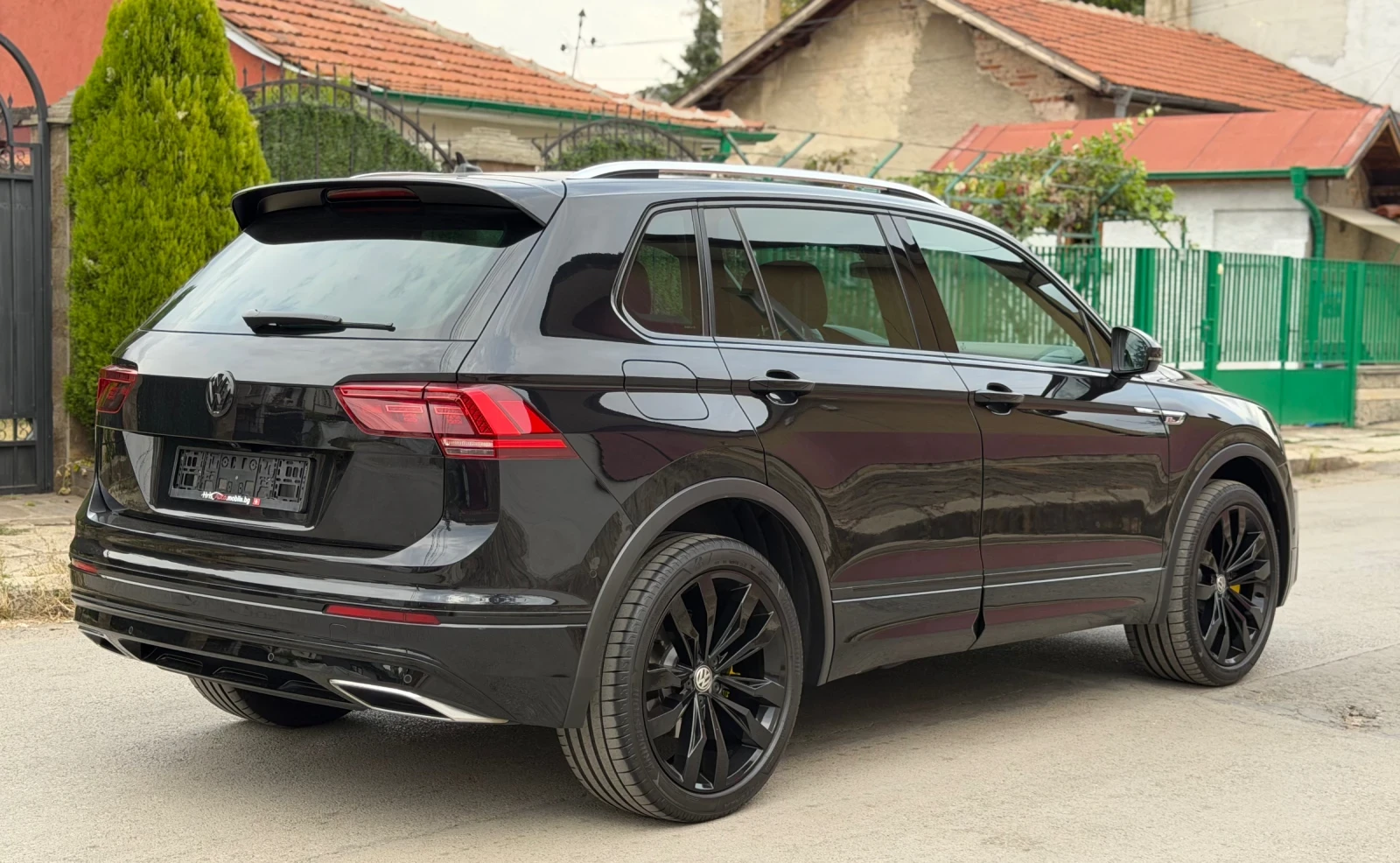 VW Tiguan 2.0 TDI Highline R-Line 4 Motion Внос Швейцария, снимка 6 - Автомобили и джипове - 56167339