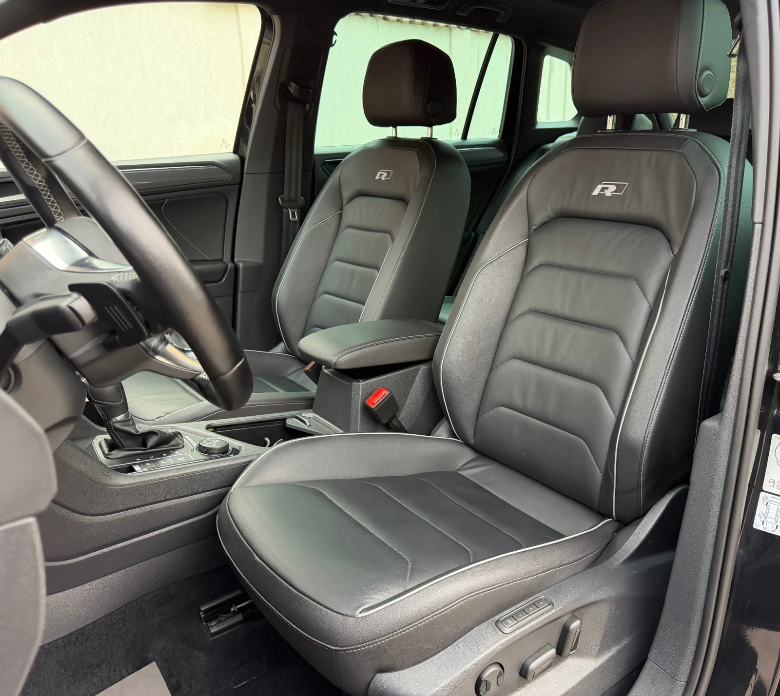 VW Tiguan 2.0 TDI Highline R-Line 4 Motion Внос Швейцария, снимка 15 - Автомобили и джипове - 56167339