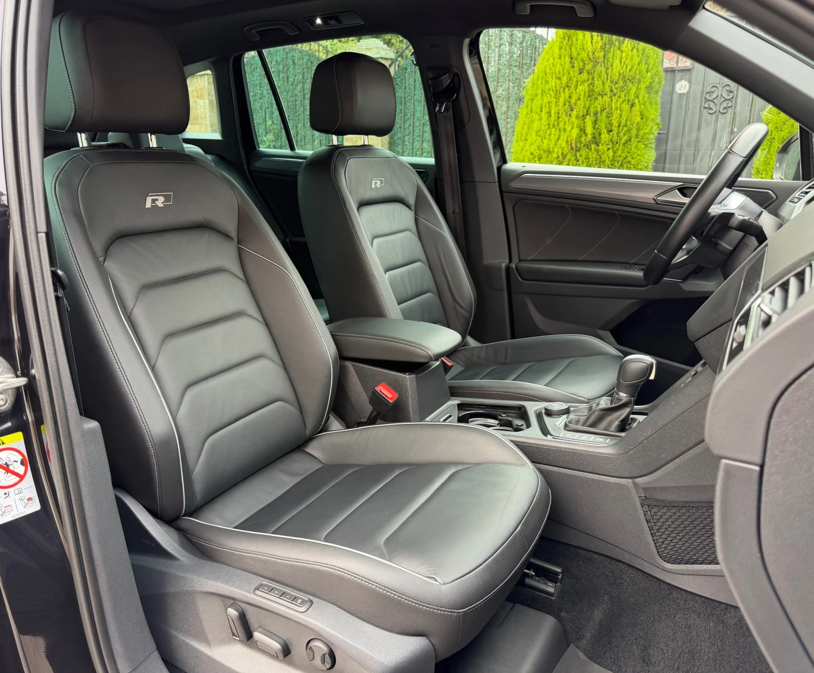 VW Tiguan 2.0 TDI Highline R-Line 4 Motion Внос Швейцария, снимка 13 - Автомобили и джипове - 56167339