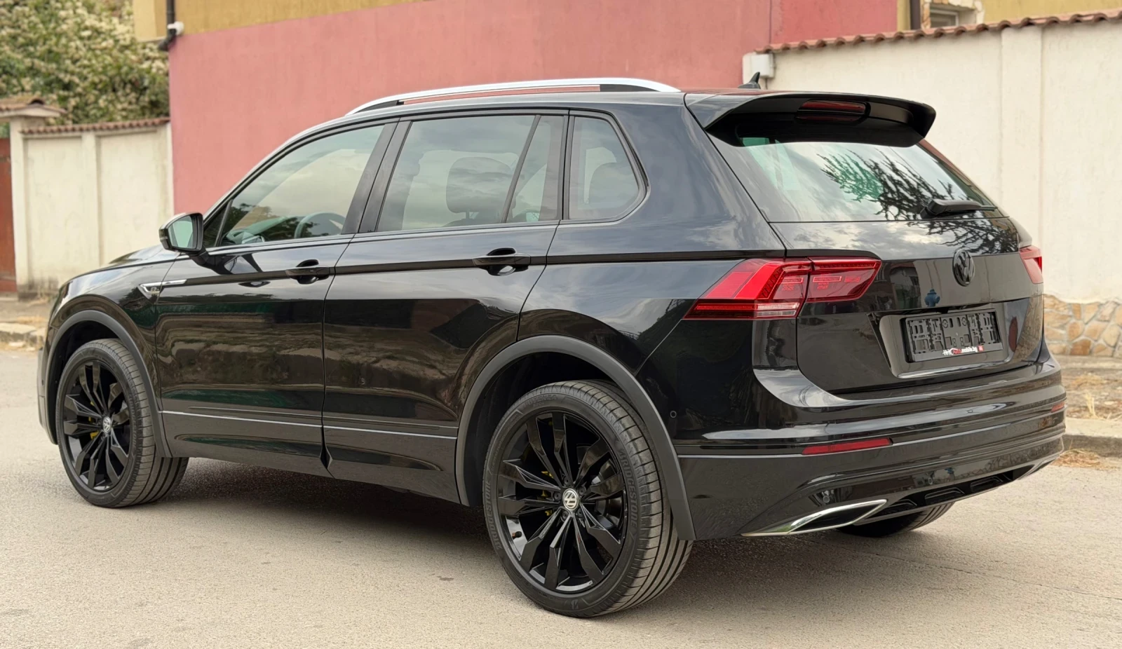 VW Tiguan 2.0 TDI Highline R-Line 4 Motion Внос Швейцария, снимка 4 - Автомобили и джипове - 56167339
