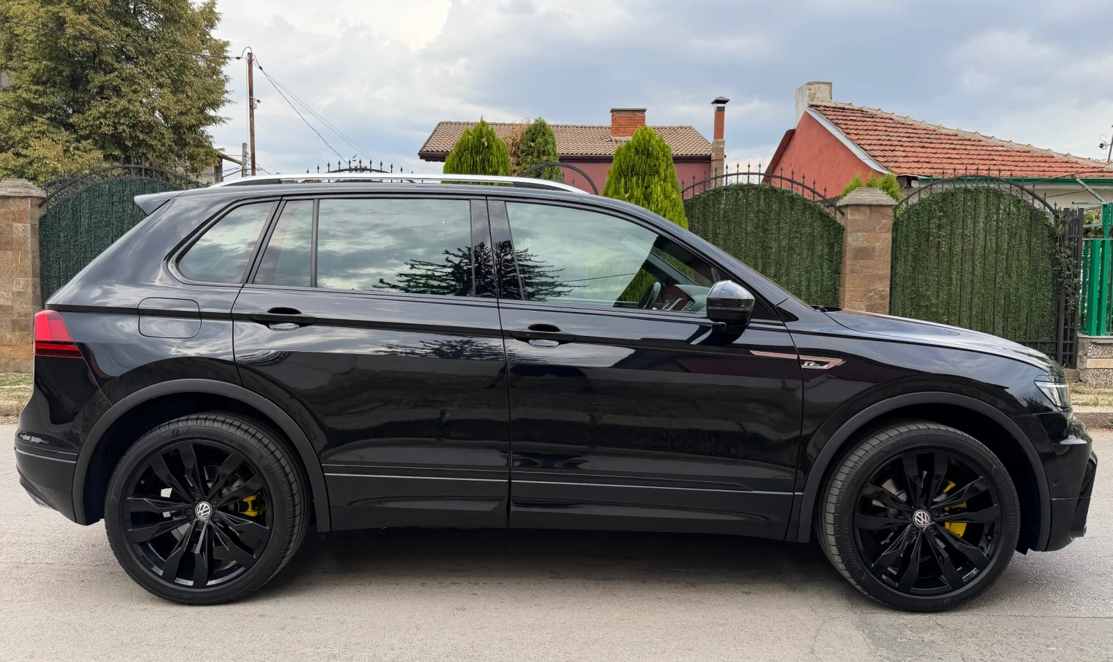 VW Tiguan 2.0 TDI Highline R-Line 4 Motion Внос Швейцария, снимка 7 - Автомобили и джипове - 56167339