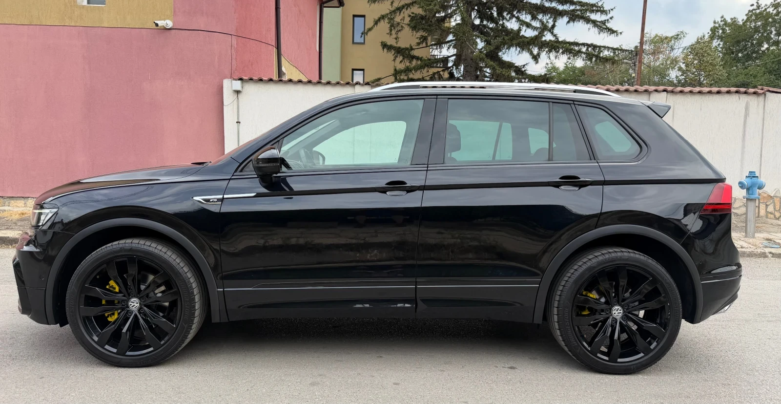 VW Tiguan 2.0 TDI Highline R-Line 4 Motion Внос Швейцария, снимка 3 - Автомобили и джипове - 56167339