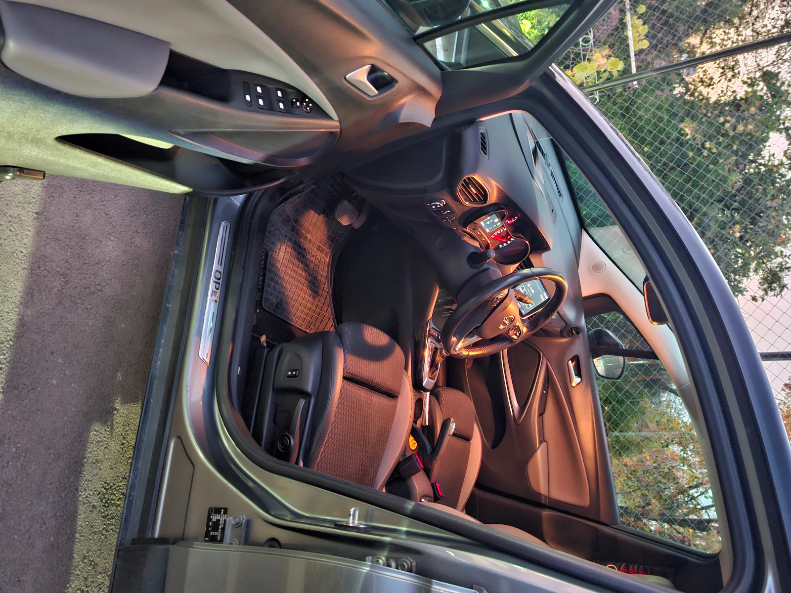 Opel Crossland X, снимка 8 - Автомобили и джипове - 56662732