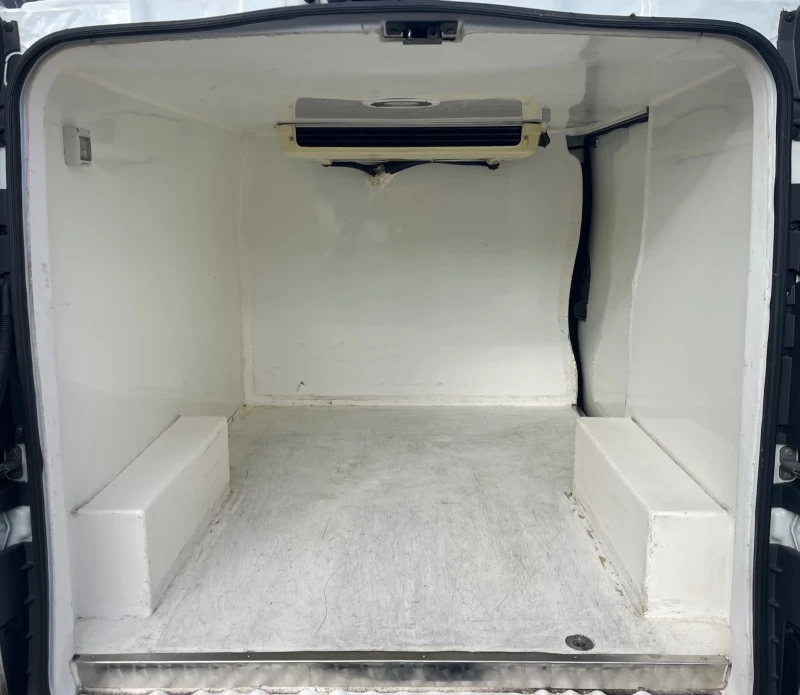 Opel Vivaro 2.0CDTI 115к.с. EURO 5B Хладилен Напълно обслужен!, снимка 8 - Бусове и автобуси - 52030484