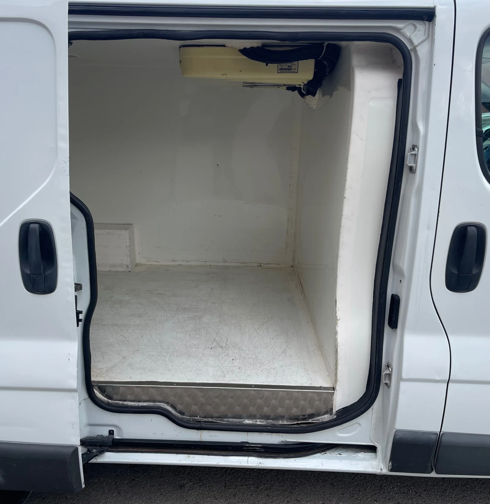 Opel Vivaro 2.0 CDTI 115 к.с. Хладилен Напълно обслужен ! - изображение 10