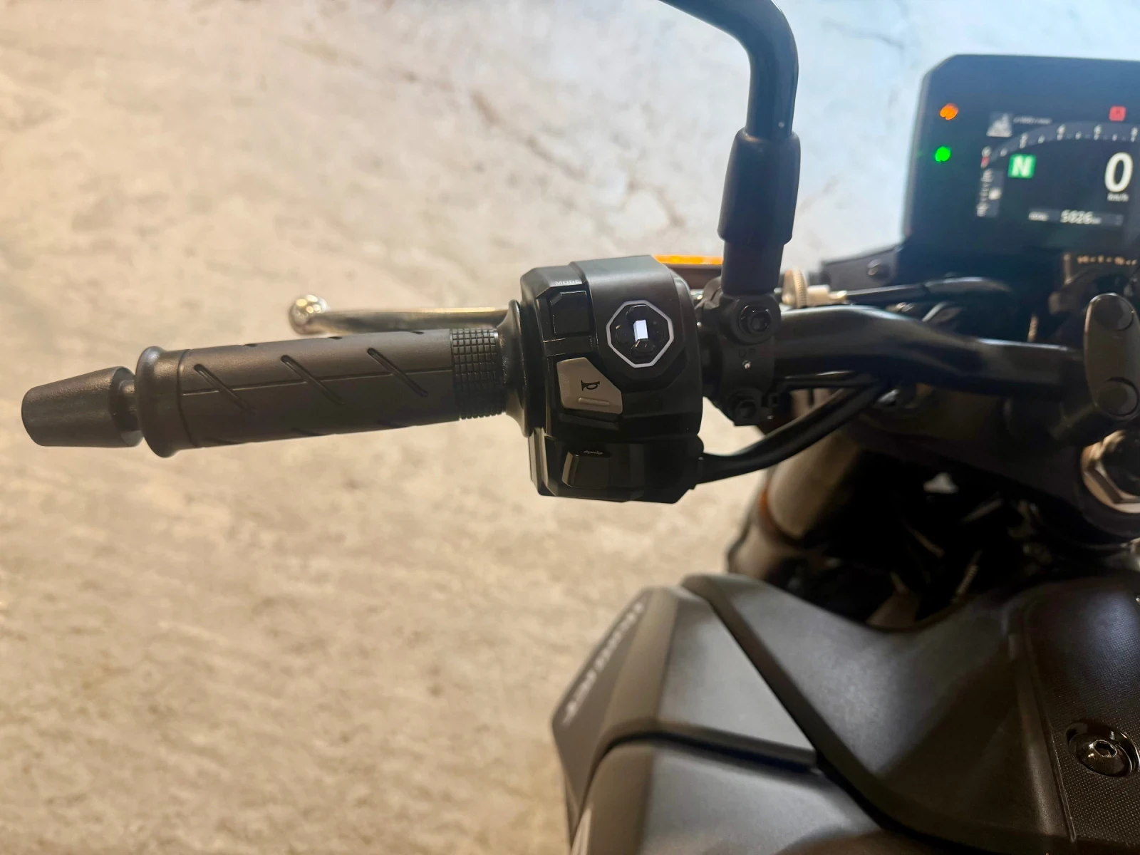 Honda Hornet 750i ABS TCS QUICKSHIFTER, снимка 12 - Мотоциклети и мототехника - 55675121
