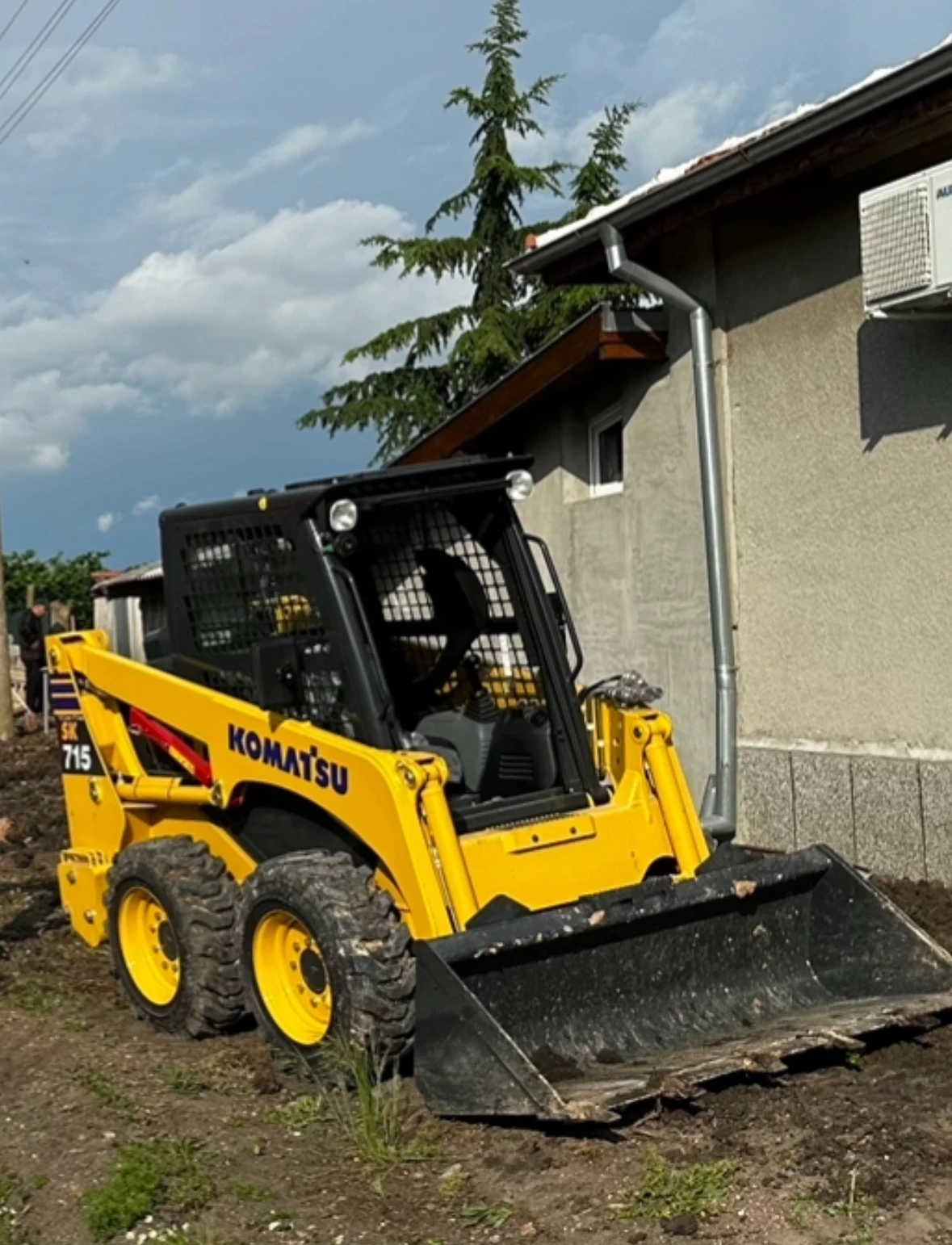 Мини челни товарачи Komatsu Sk 715 - изображение 4