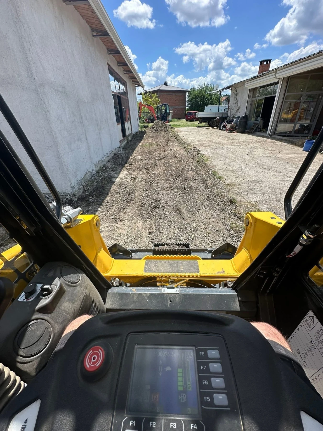 Мини челни товарачи Komatsu Sk 715 - изображение 6