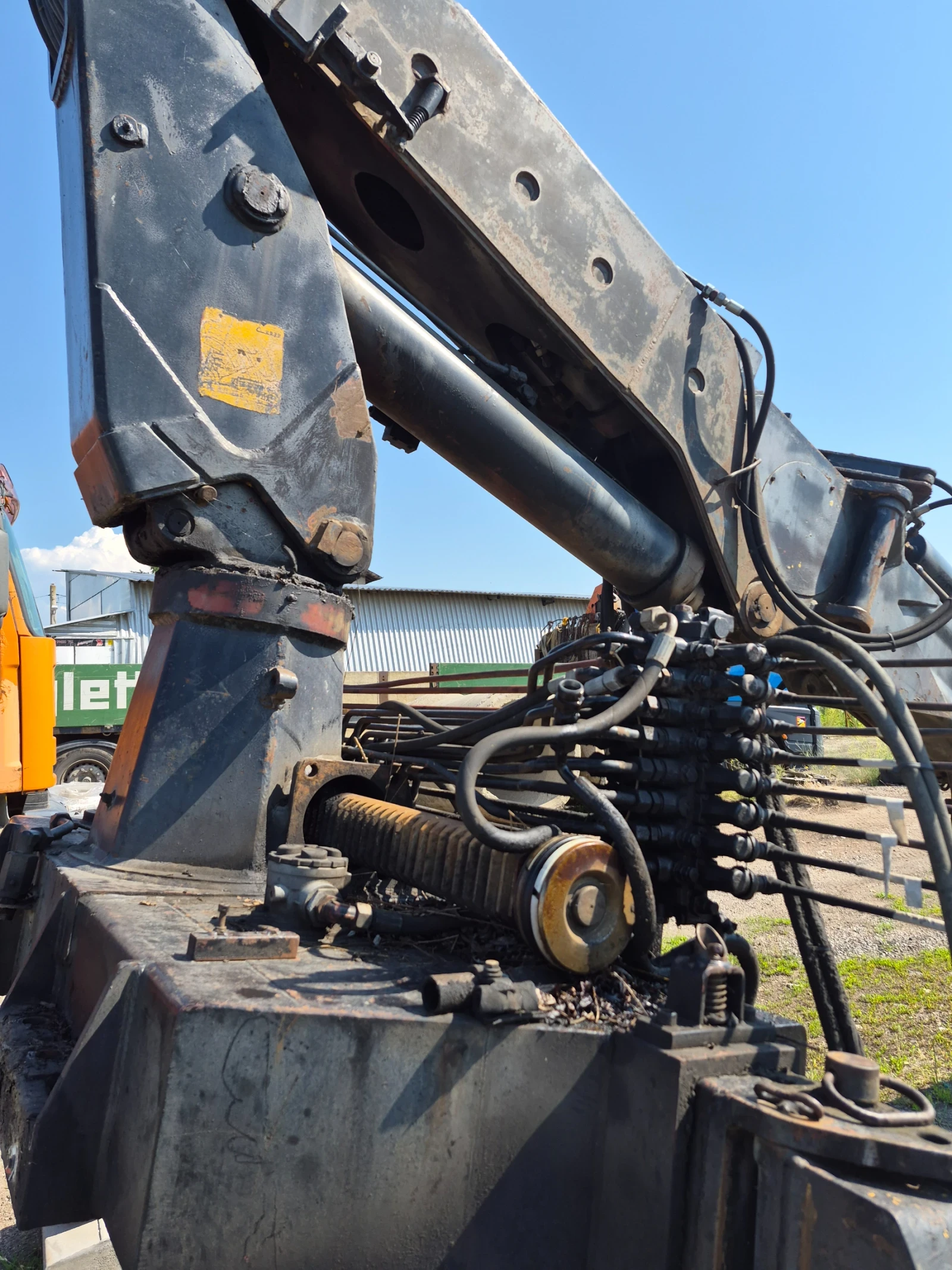�������� Comma | Mobile.bg � ����������� 4