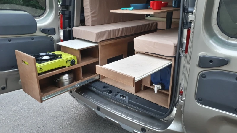 Продавам оборудване за преустройство на Dacia Dokker в миниКемпър., снимка 5 - Части - 53648663