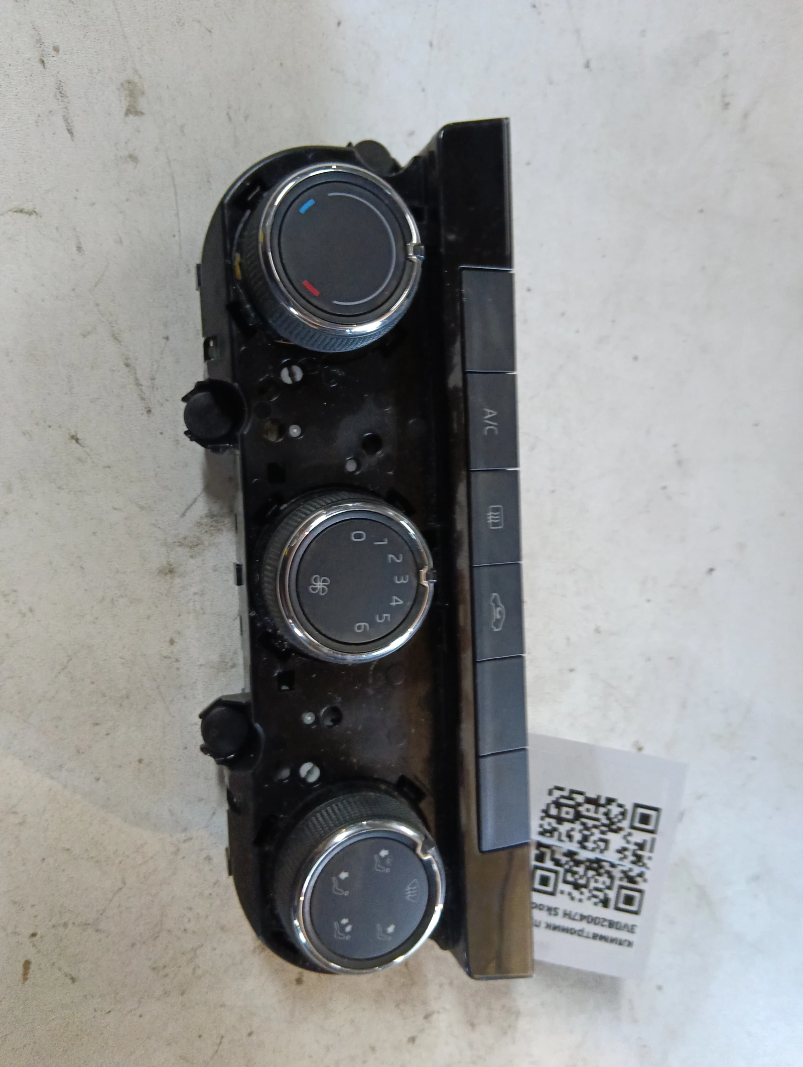 климатроник преден 3V0820047H Skoda Superb