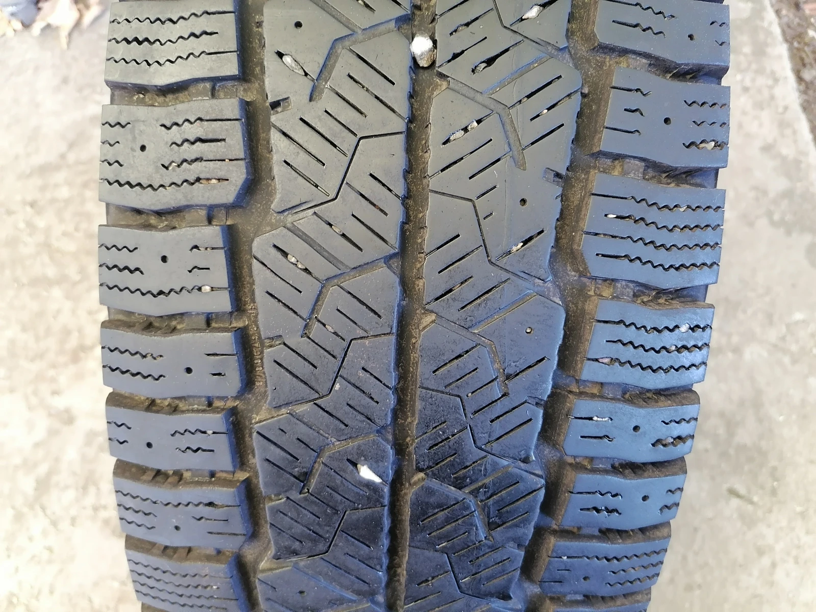 Гуми Зимни 235/65R16