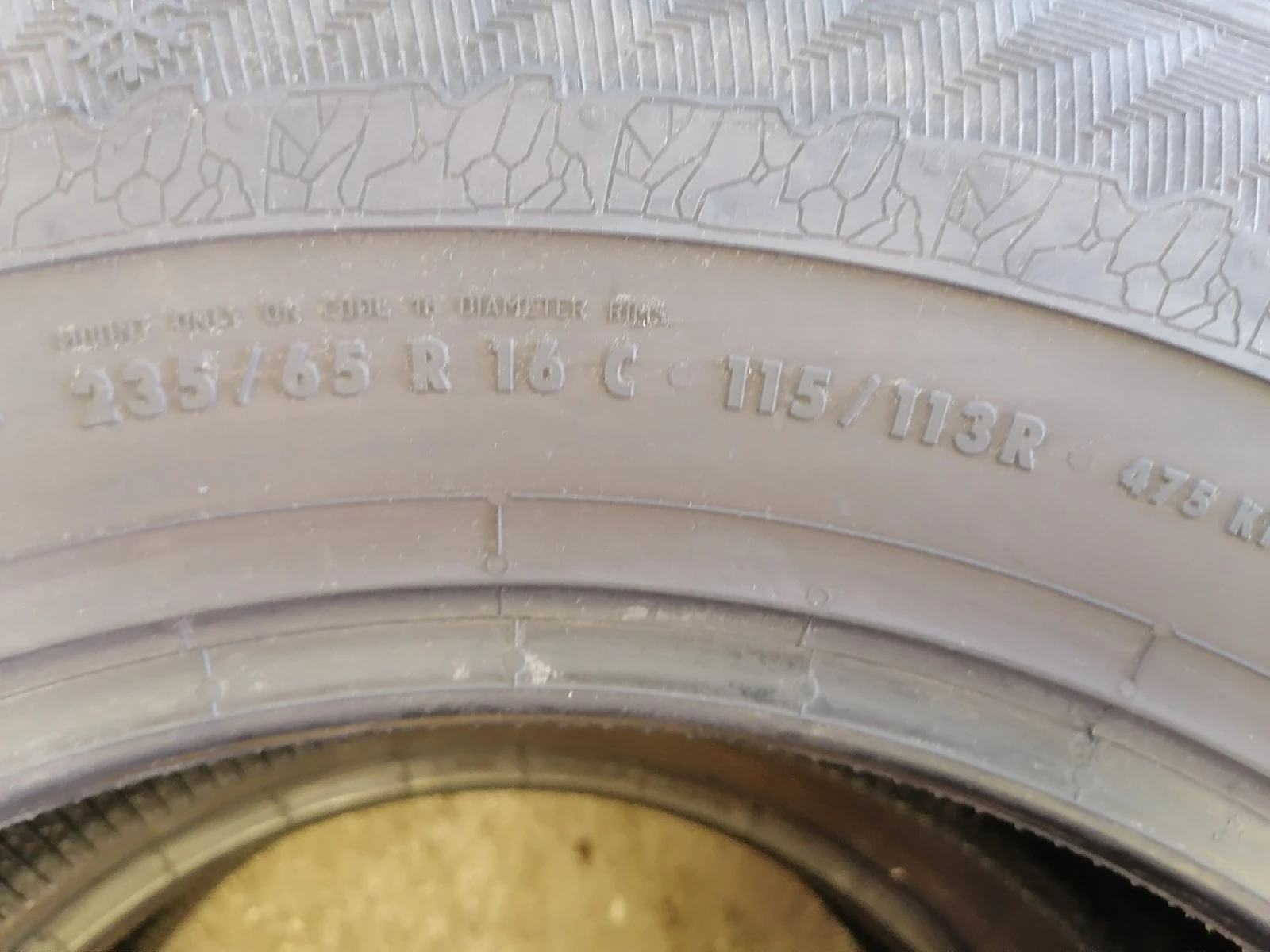Гуми Зимни 235/65R16, снимка 5 - Гуми и джанти - 55997162