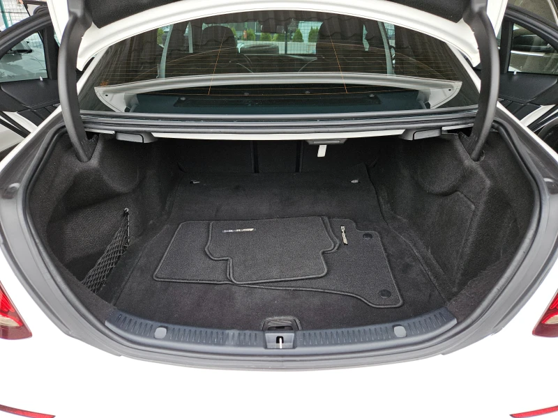 Mercedes-Benz E 220 AMG/BLACK FRIDAY/9G/HeadUp/LED/NAVI/БЛУТУТ/EURO 6C, снимка 4 - Автомобили и джипове - 51943692