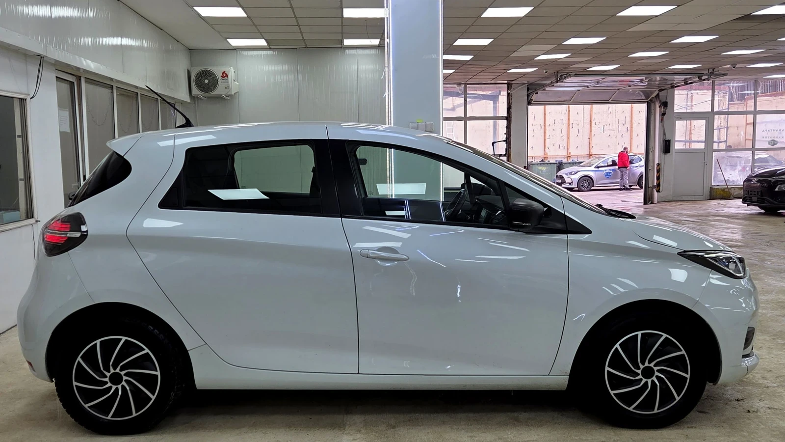 Renault Zoe R110/52KWh/СЕРВИЗНИ ДОКУМЕНТИ - изображение 2