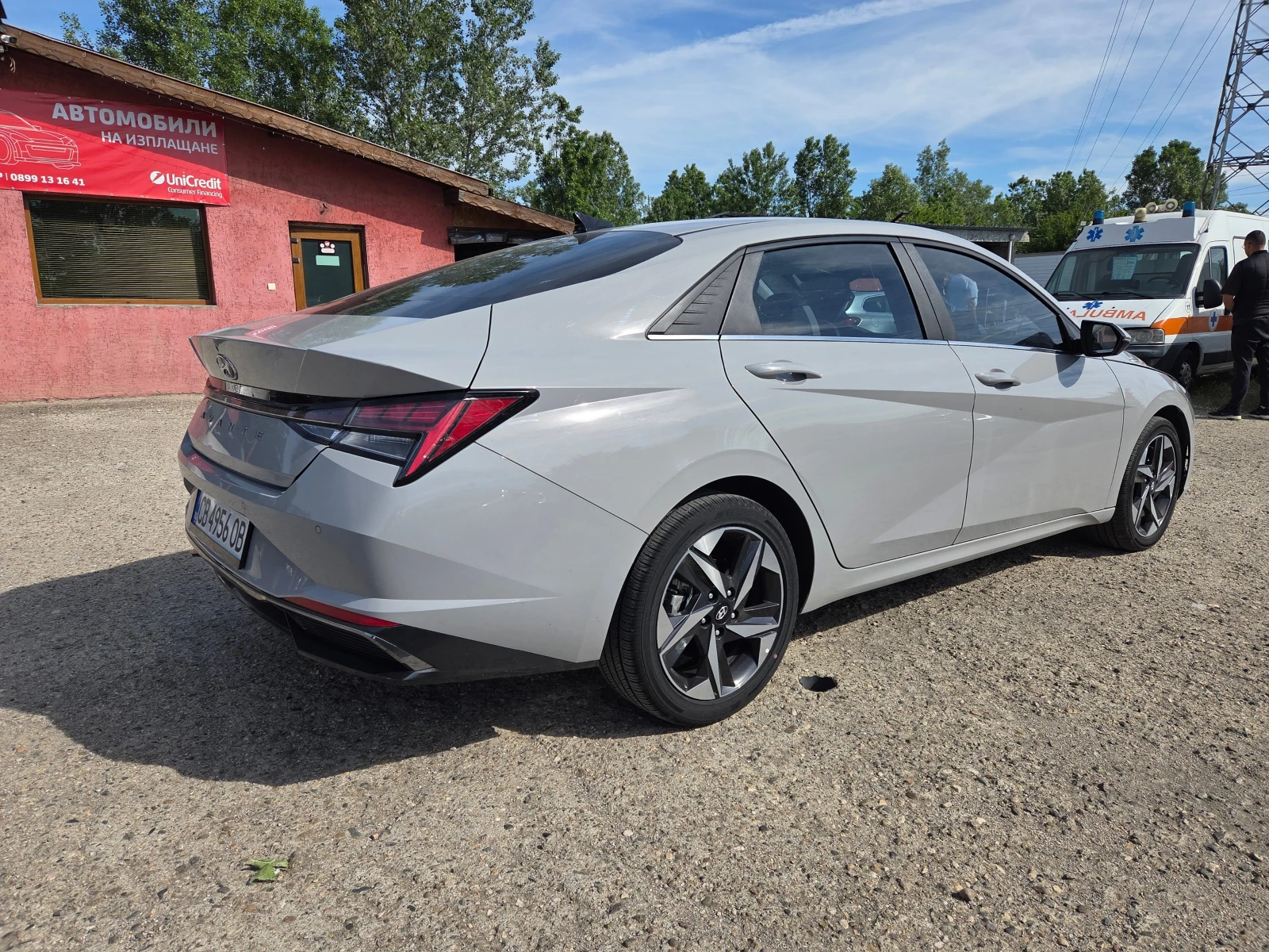 Hyundai Elantra 1.6 AVANTE HYBRID, снимка 3 - Автомобили и джипове - 54837687
