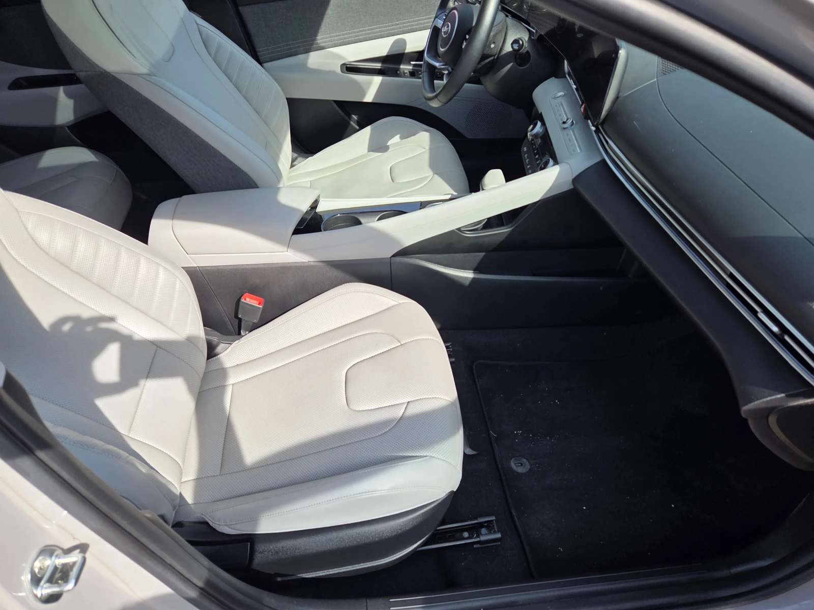 Hyundai Elantra 1.6 AVANTE HYBRID, снимка 8 - Автомобили и джипове - 54837687
