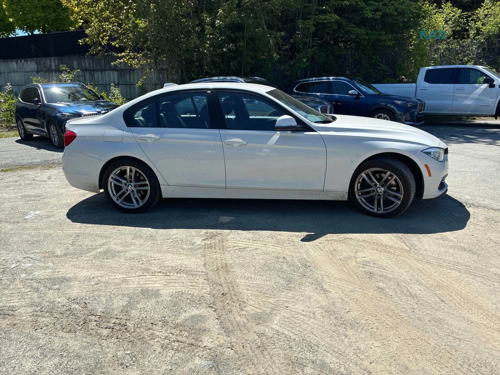 BMW 330 xDrive * Keyless * АвтоКредит * (ЦЕНА ДО БГ), снимка 4 - Автомобили и джипове - 54875777