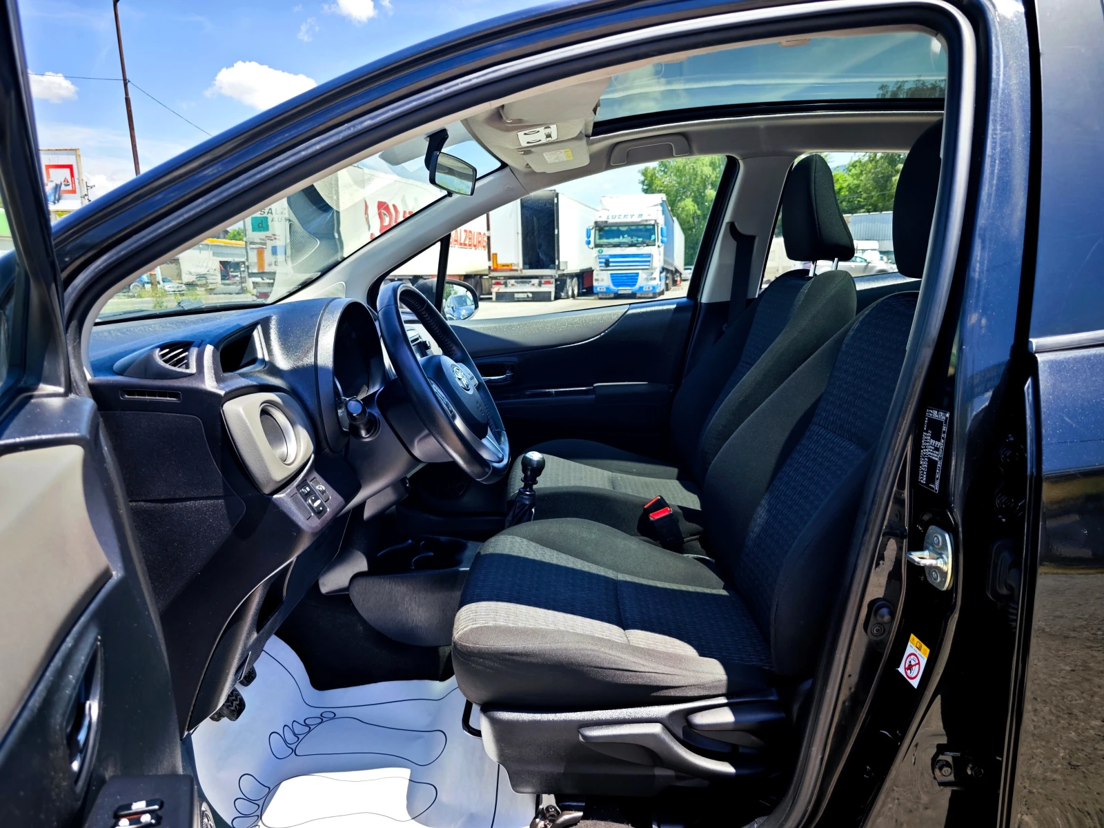 Toyota Yaris 1.4  D4D Панорама, снимка 9 - Автомобили и джипове - 54979342