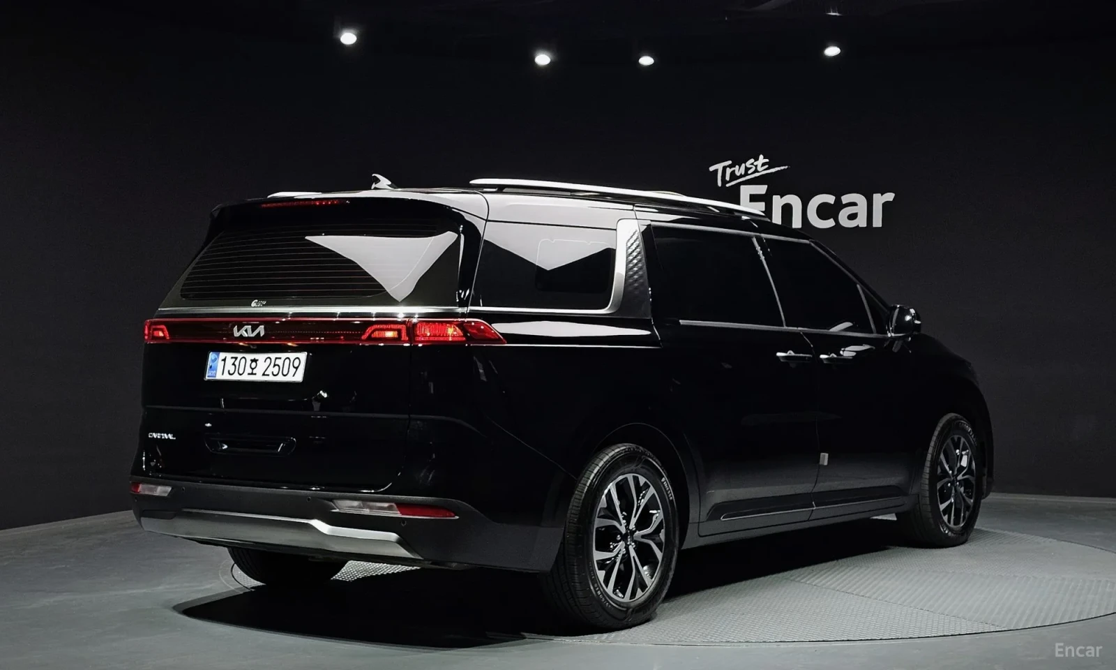 Kia Carnival 9-Seater Noblesse, снимка 2 - Автомобили и джипове - 55049925