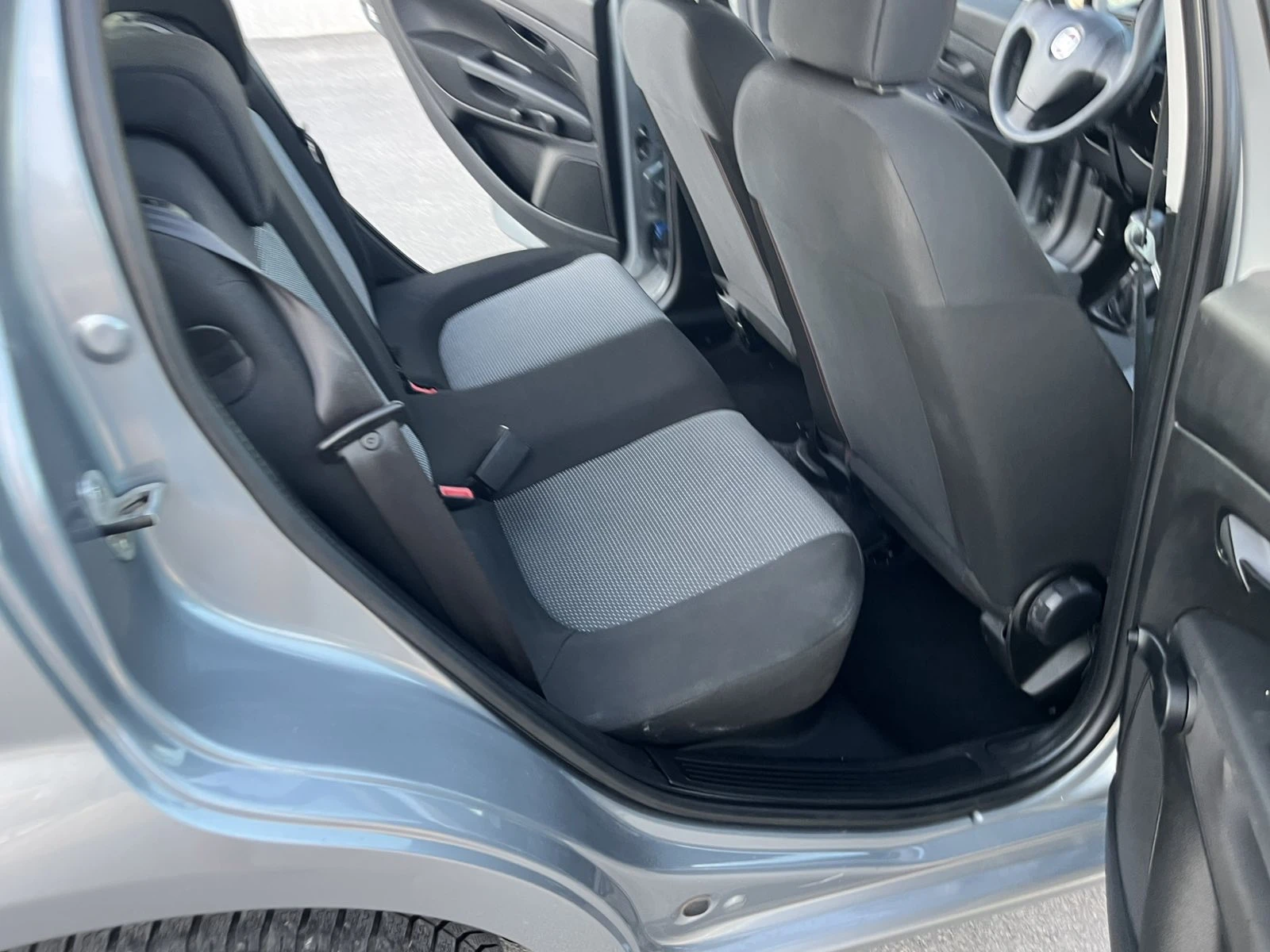 Fiat Punto GRANDE 1.3I 65кс 126 000км КЛИМАТИК, снимка 10 - Автомобили и джипове - 55226166