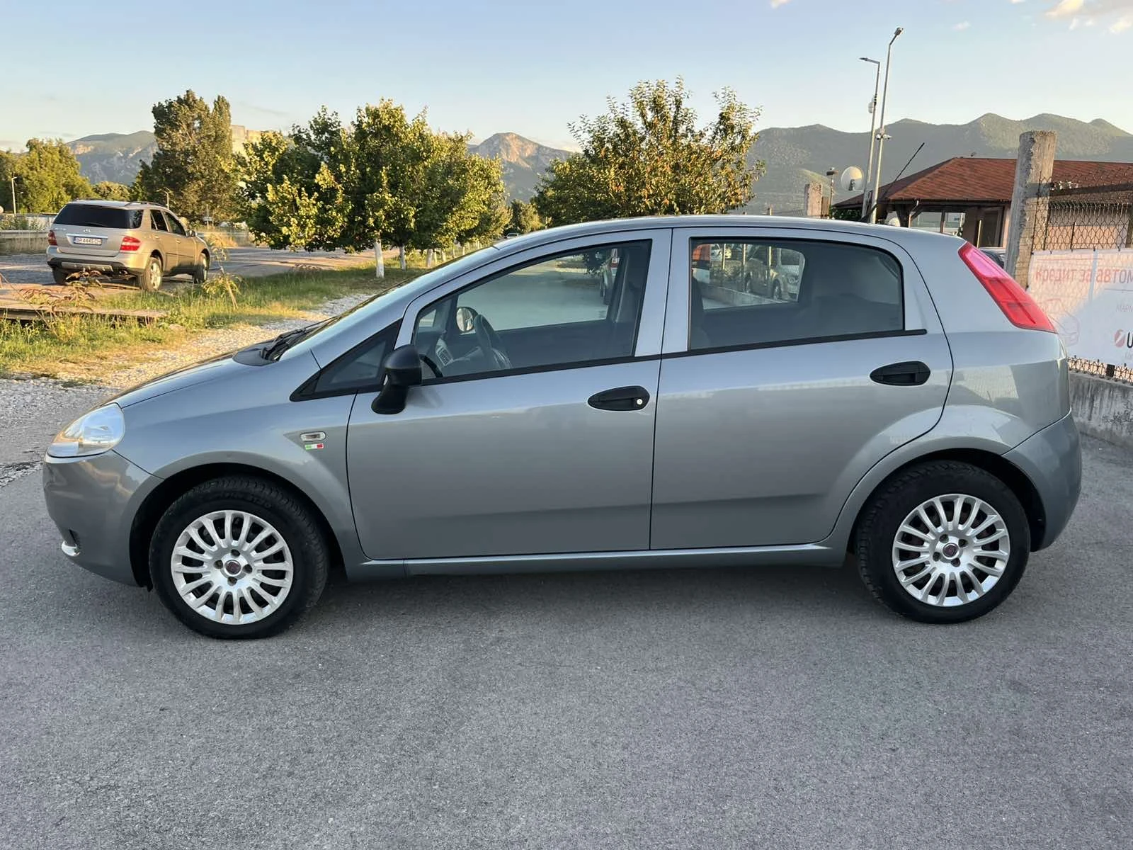 Fiat Punto GRANDE 1.3I 65кс 126 000км КЛИМАТИК, снимка 6 - Автомобили и джипове - 55226166