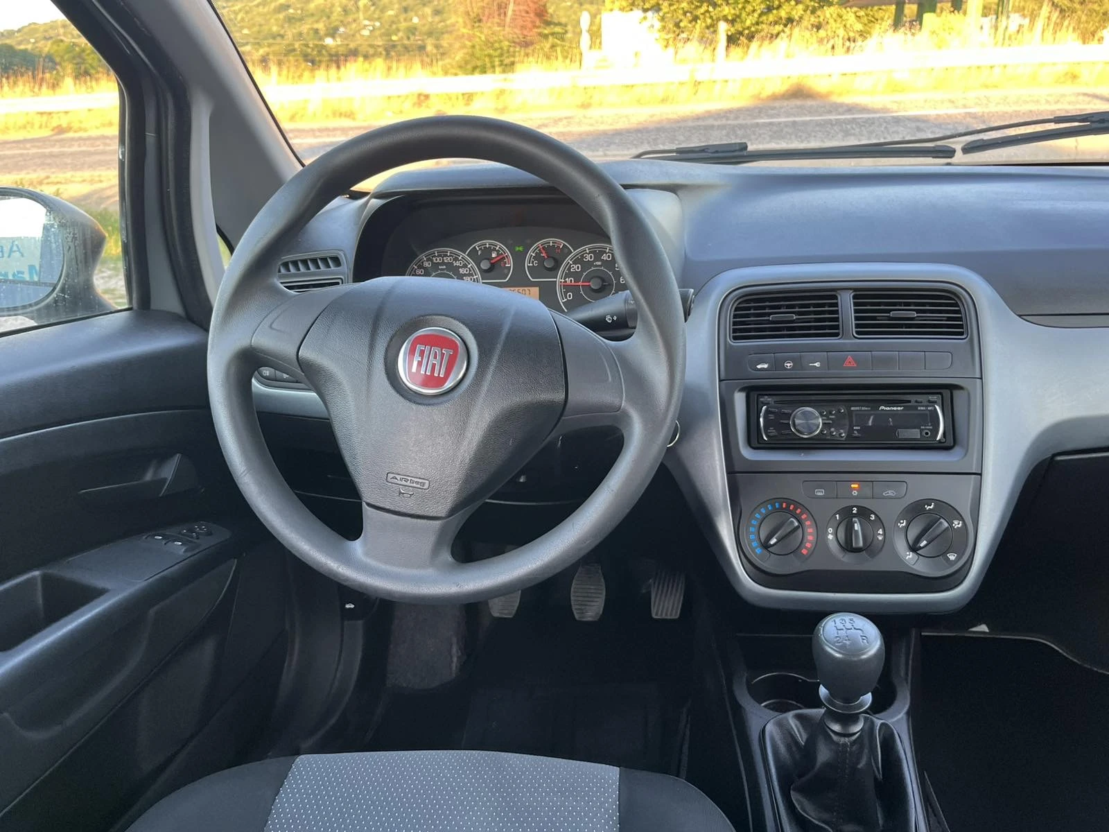 Fiat Punto GRANDE 1.3I 65кс 126 000км КЛИМАТИК, снимка 11 - Автомобили и джипове - 55226166
