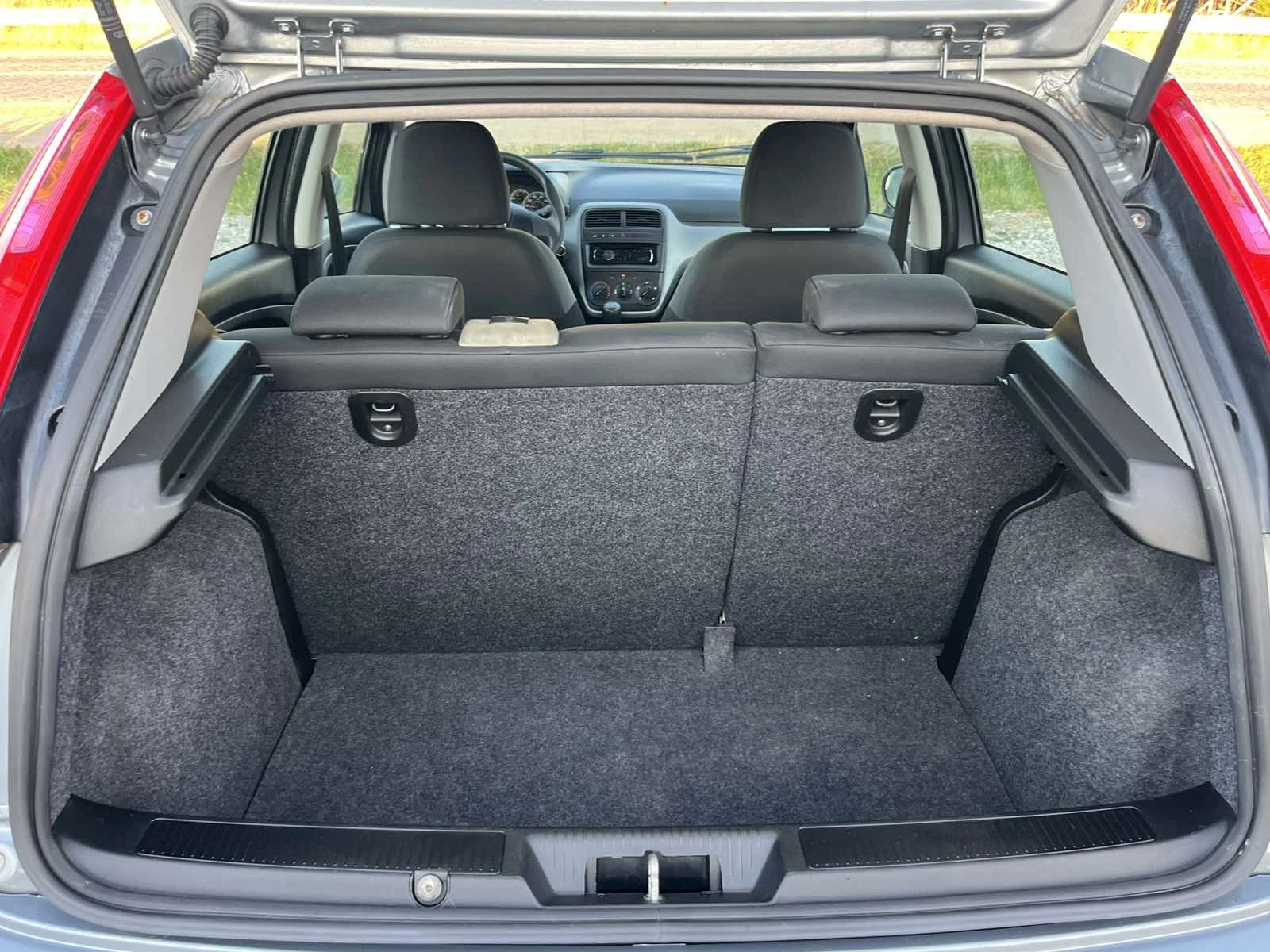 Fiat Punto GRANDE 1.3I 65кс 126 000км КЛИМАТИК, снимка 13 - Автомобили и джипове - 55226166