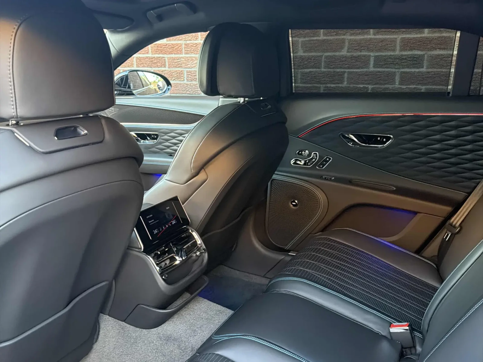 Bentley Flying Spur 6.0 W12/Изключително рядък!!!/Всички екстри!!, снимка 16 - Автомобили и джипове - 55345784