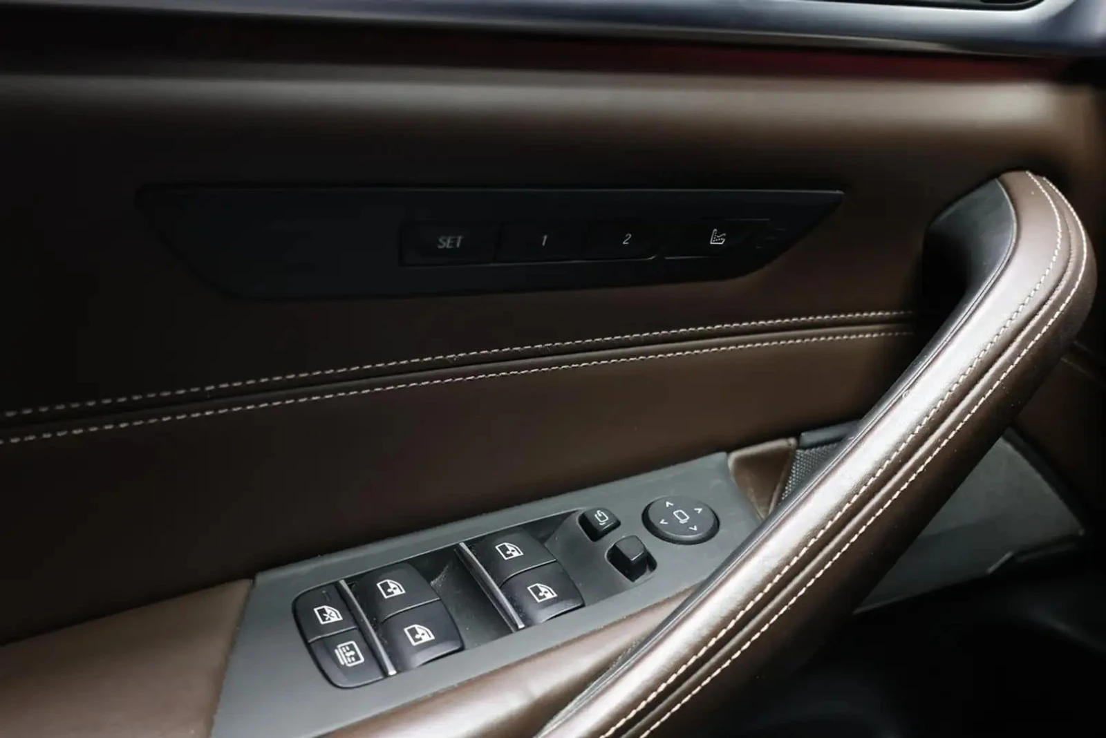 BMW 540 xDrive* M PACK* 360* HUD* HARMAN* DISTRO* ОБДУХ, снимка 14 - Автомобили и джипове - 55458599