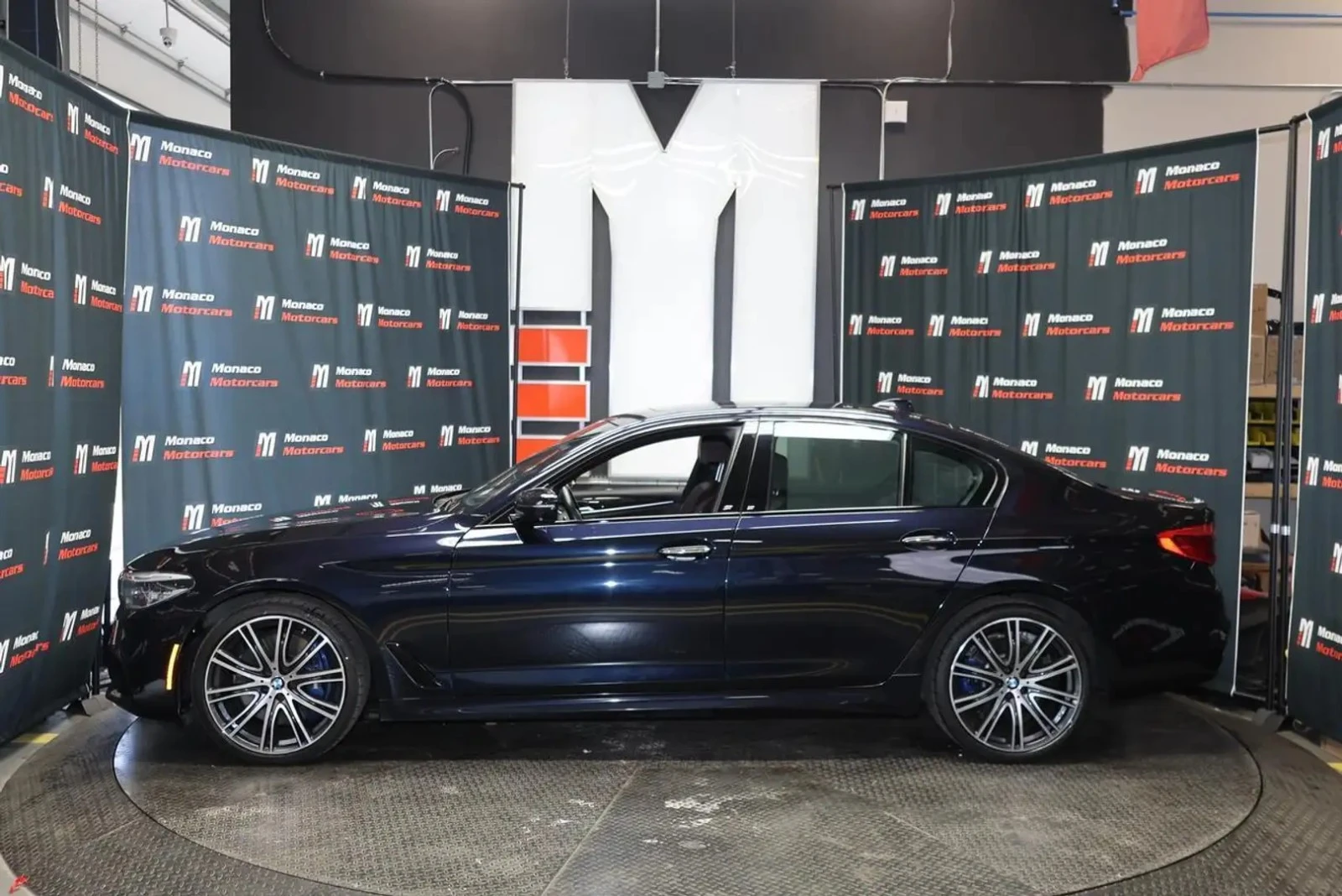 BMW 540 xDrive* M PACK* 360* HUD* HARMAN* DISTRO* ОБДУХ, снимка 2 - Автомобили и джипове - 55458599