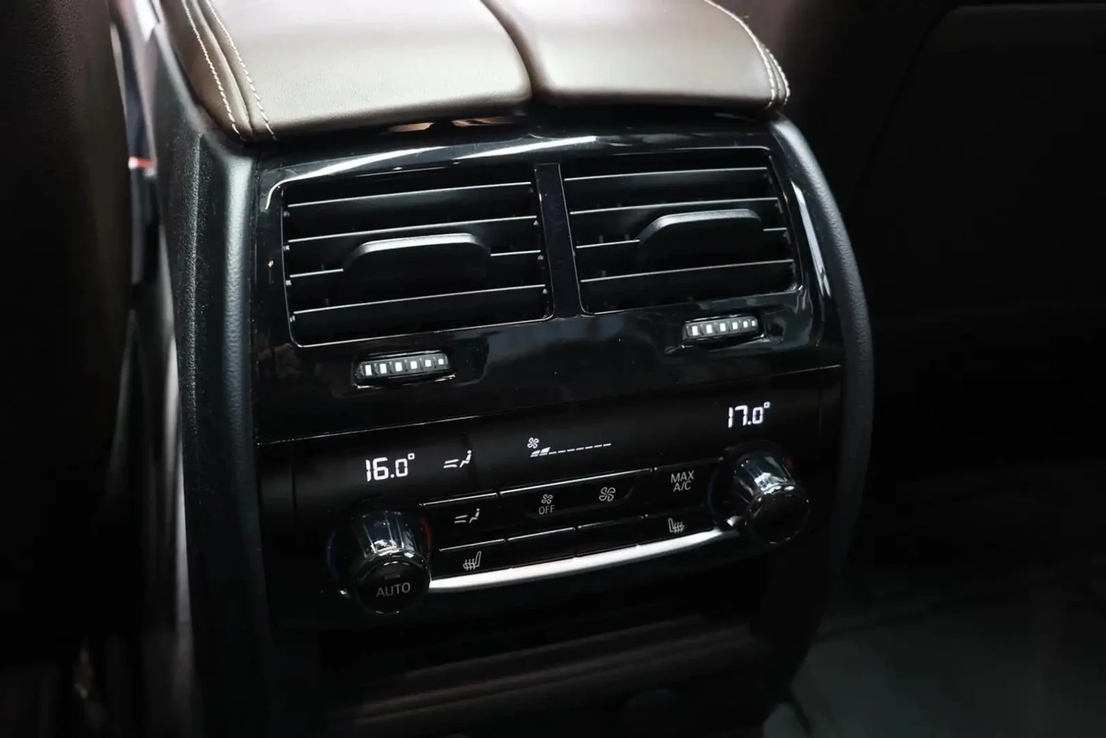 BMW 540 xDrive* M PACK* 360* HUD* HARMAN* DISTRO* ОБДУХ, снимка 7 - Автомобили и джипове - 55458599