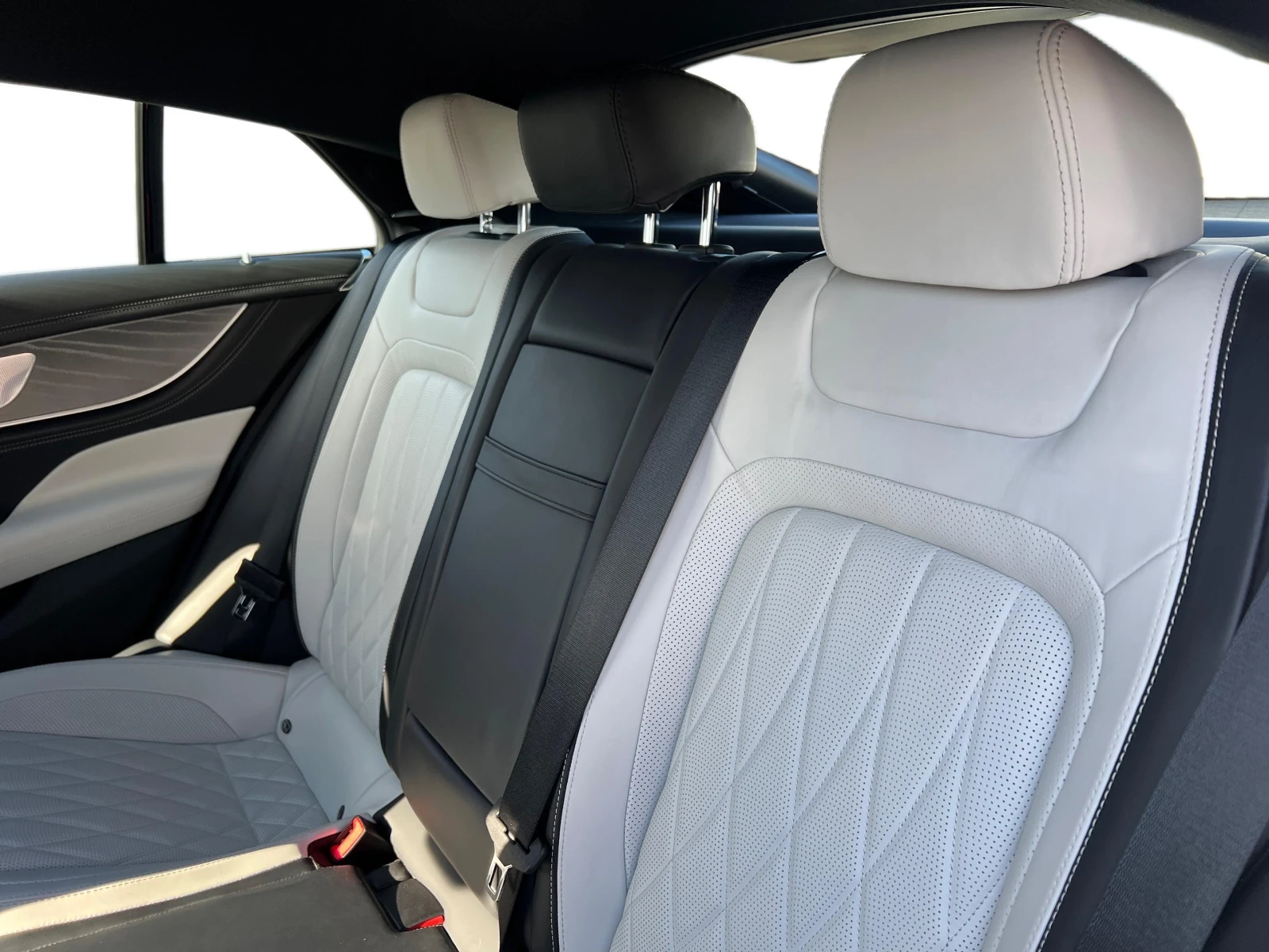 Mercedes-Benz AMG GT 43 4MATIC+ , снимка 13 - Автомобили и джипове - 56279395