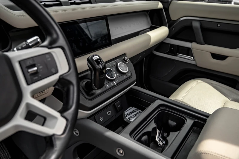 Land Rover Defender CARFAX* АВТОФИНАНСИРАНЕ* БЕЗ ПЪРВОНАЧАЛНА ВНОСКА* , снимка 7 - Автомобили и джипове - 52902876