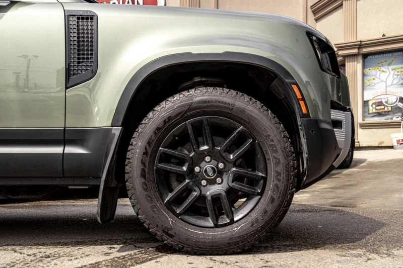 Land Rover Defender CARFAX* АВТОФИНАНСИРАНЕ* БЕЗ ПЪРВОНАЧАЛНА ВНОСКА* , снимка 4 - Автомобили и джипове - 52902876