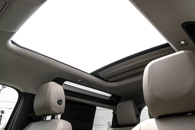 Land Rover Defender CARFAX* АВТОФИНАНСИРАНЕ* БЕЗ ПЪРВОНАЧАЛНА ВНОСКА* , снимка 8 - Автомобили и джипове - 52902876