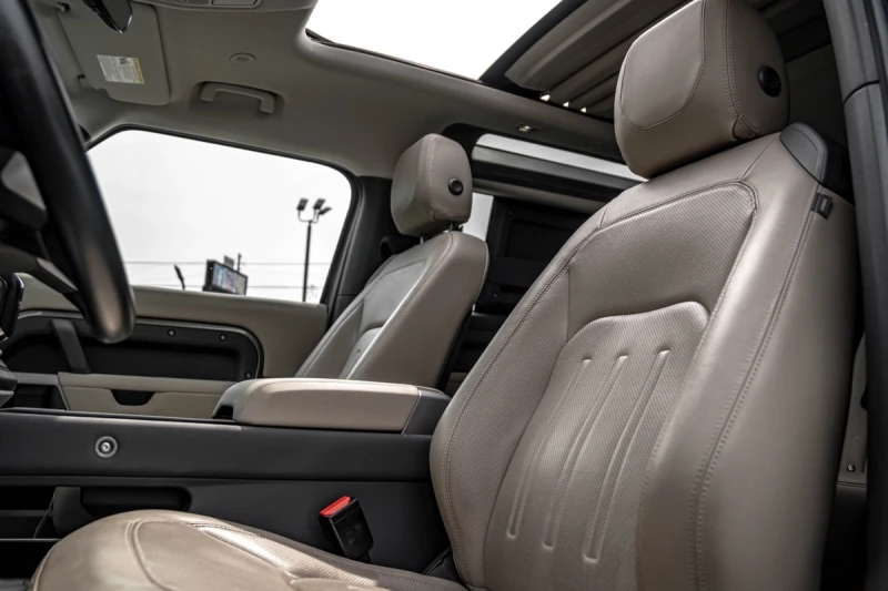 Land Rover Defender CARFAX* АВТОФИНАНСИРАНЕ* БЕЗ ПЪРВОНАЧАЛНА ВНОСКА* , снимка 6 - Автомобили и джипове - 52902876