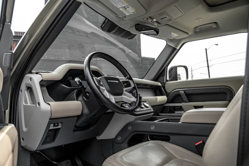 Land Rover Defender CARFAX* АВТОФИНАНСИРАНЕ* БЕЗ ПЪРВОНАЧАЛНА ВНОСКА* , снимка 11 - Автомобили и джипове - 52902876