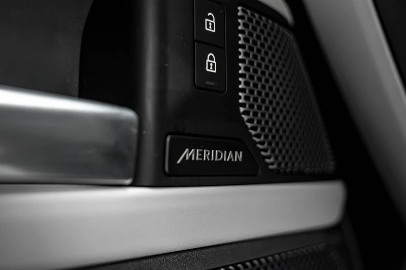 Land Rover Defender CARFAX* АВТОФИНАНСИРАНЕ* БЕЗ ПЪРВОНАЧАЛНА ВНОСКА* , снимка 9 - Автомобили и джипове - 52902876