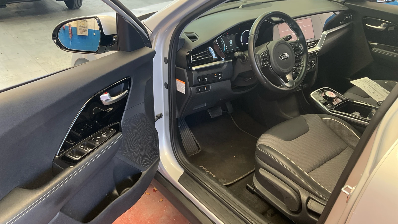 Kia Niro 65kw 204 к.с. AVILOO сертификат, снимка 6 - Автомобили и джипове - 54111314