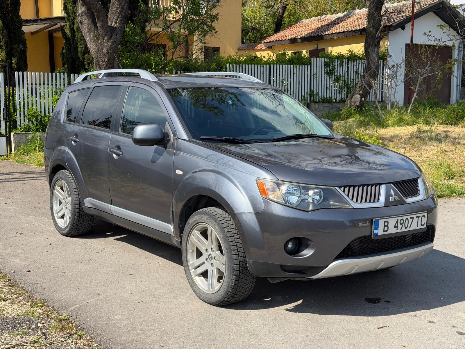 Mitsubishi Outlander 2.0 DI-D, снимка 2 - Автомобили и джипове - 54392046