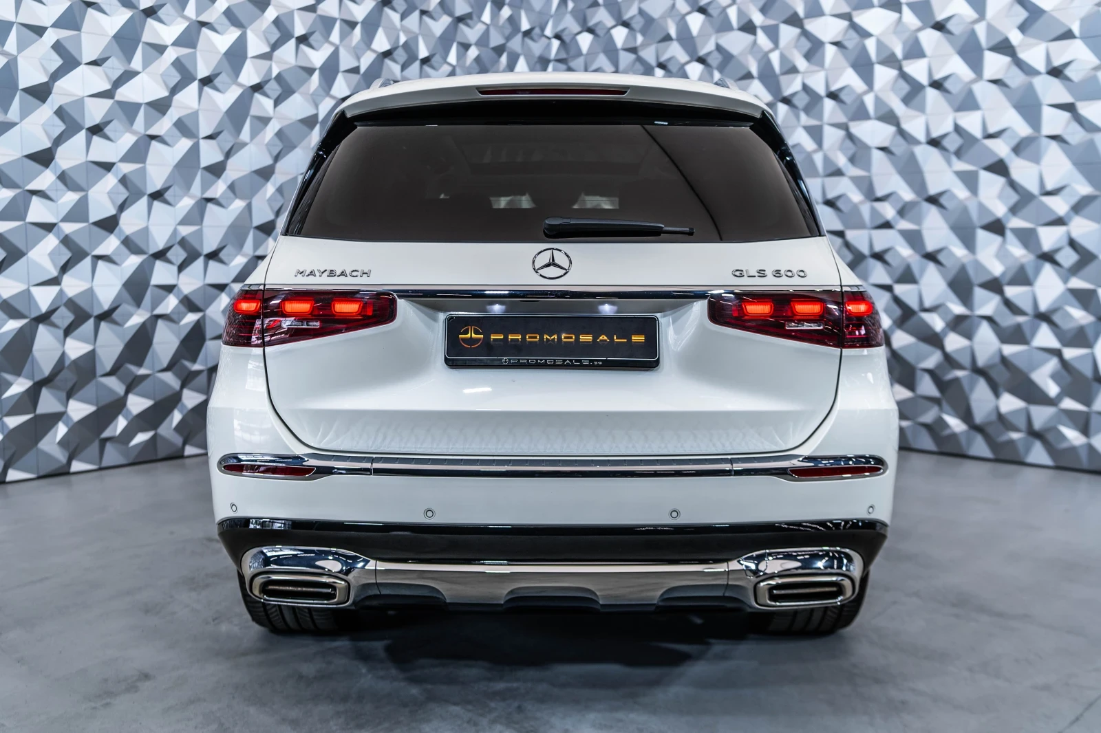 Mercedes-Benz GLS 600 Maybach 4M * Multimedia* FirstClass* Pano* Лизинг, снимка 3 - Автомобили и джипове - 54852672