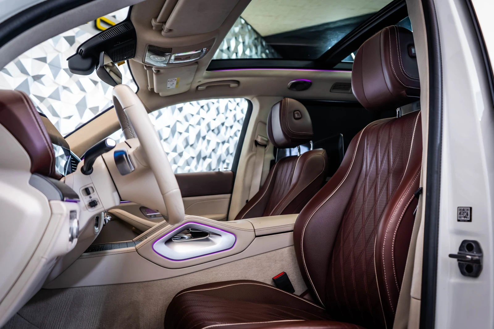 Mercedes-Benz GLS 600 Maybach 4M * Multimedia* FirstClass* Pano* Лизинг, снимка 8 - Автомобили и джипове - 54852672