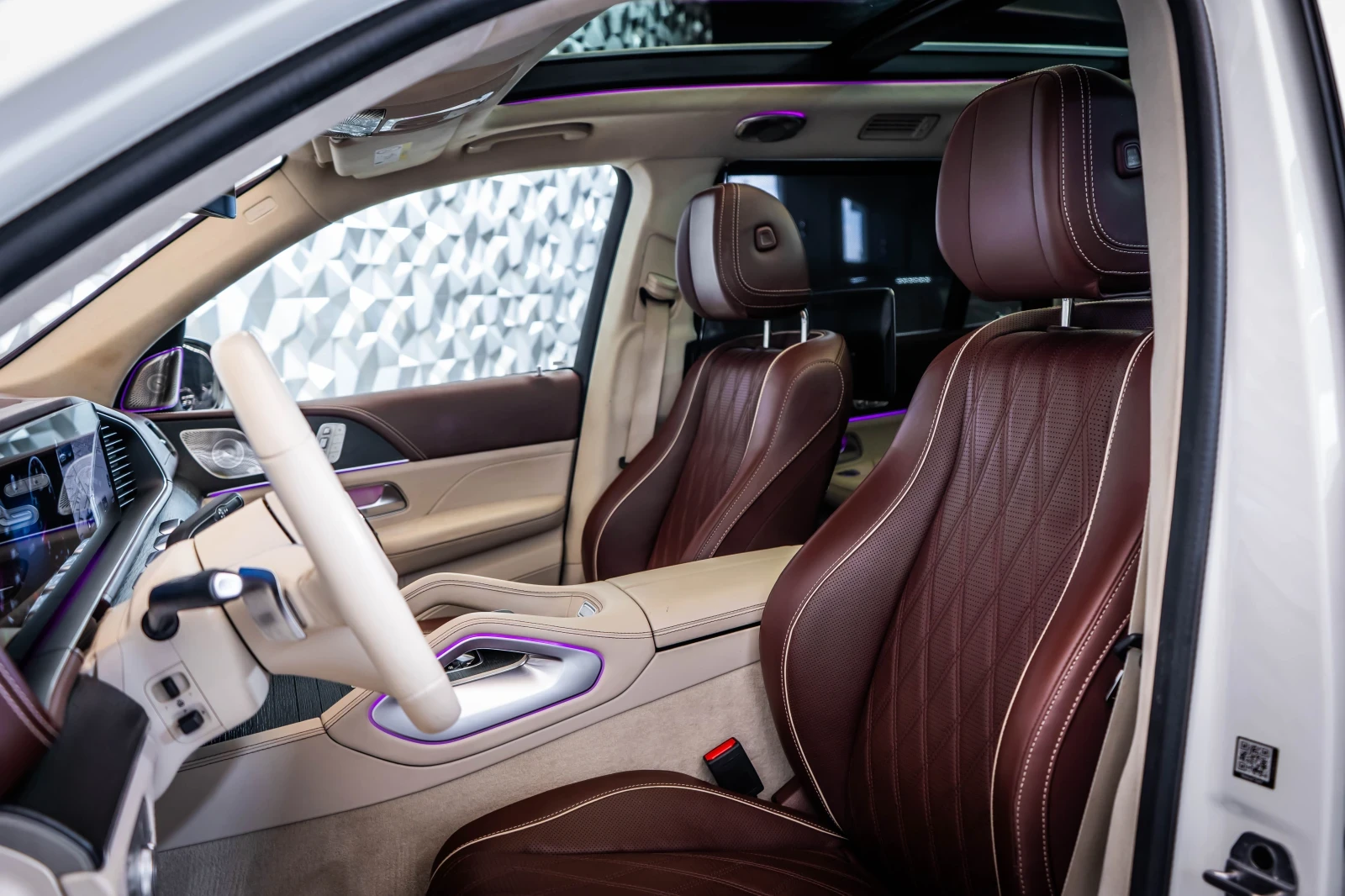 Mercedes-Benz GLS 600 Maybach 4M * Multimedia* FirstClass* Pano* Лизинг, снимка 10 - Автомобили и джипове - 54852672