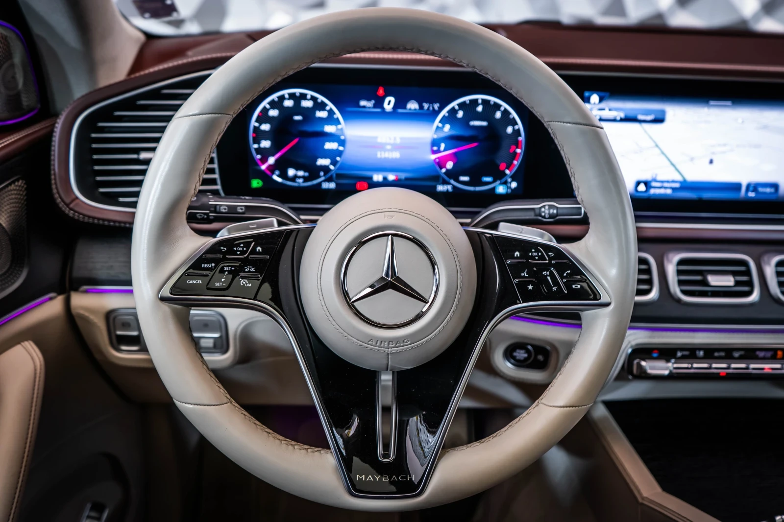 Mercedes-Benz GLS 600 Maybach 4M * Multimedia* FirstClass* Pano* Лизинг, снимка 11 - Автомобили и джипове - 54852672