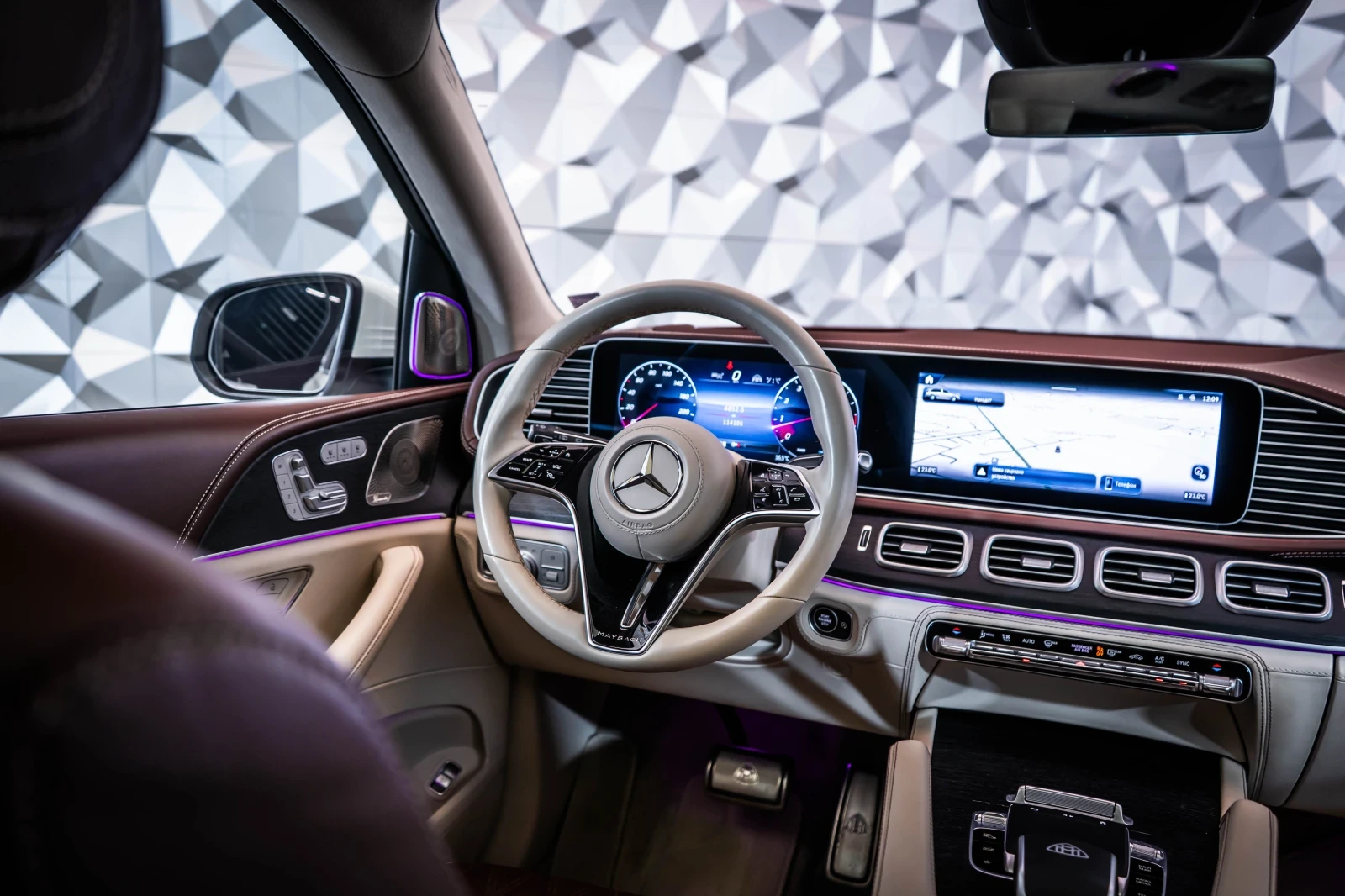 Mercedes-Benz GLS 600 Maybach 4M * Multimedia* FirstClass* Pano* Лизинг, снимка 14 - Автомобили и джипове - 54852672