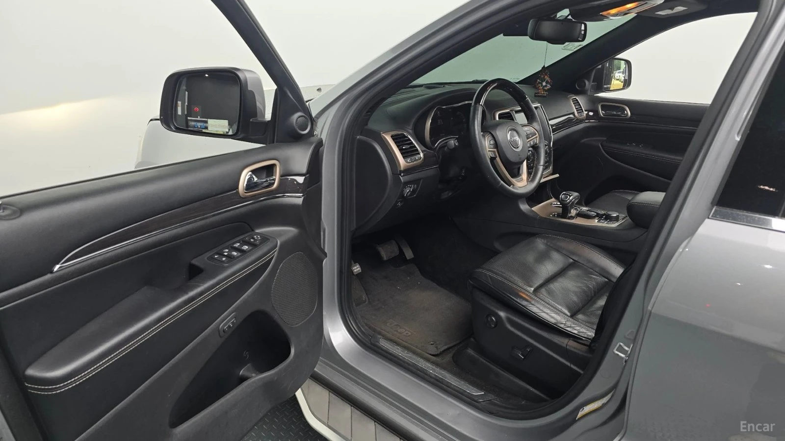 Jeep Cherokee Overland, снимка 10 - Автомобили и джипове - 56113068